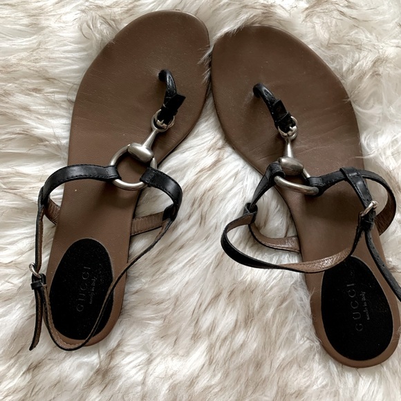 Gucci horse but thong sandal in black. Size 37 1/2. - Picture 1 of 3